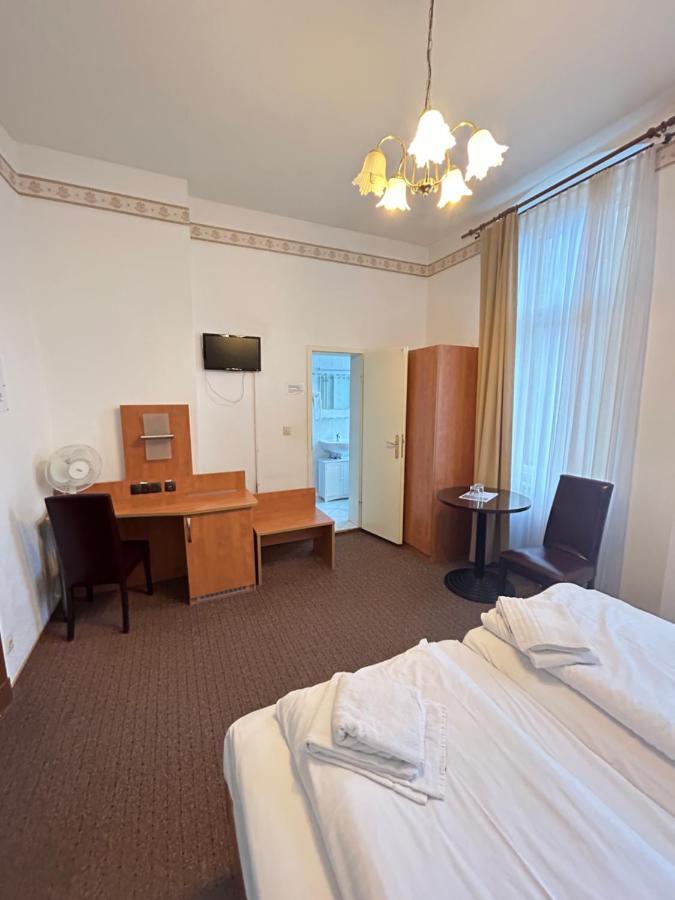 Adam Hotel 2*
