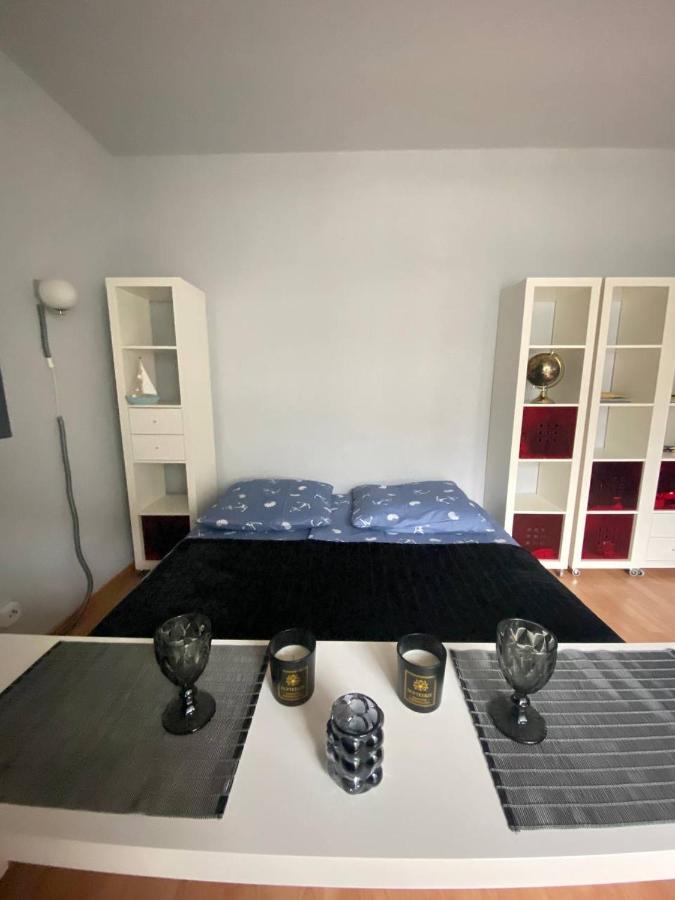Cozy Modern With Small Balcony In The Heart Of Berlin