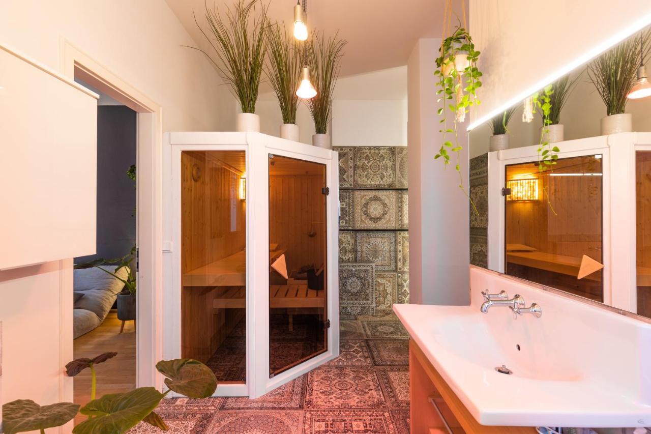 Luxury Townhouse With Garden - A Central Oasis