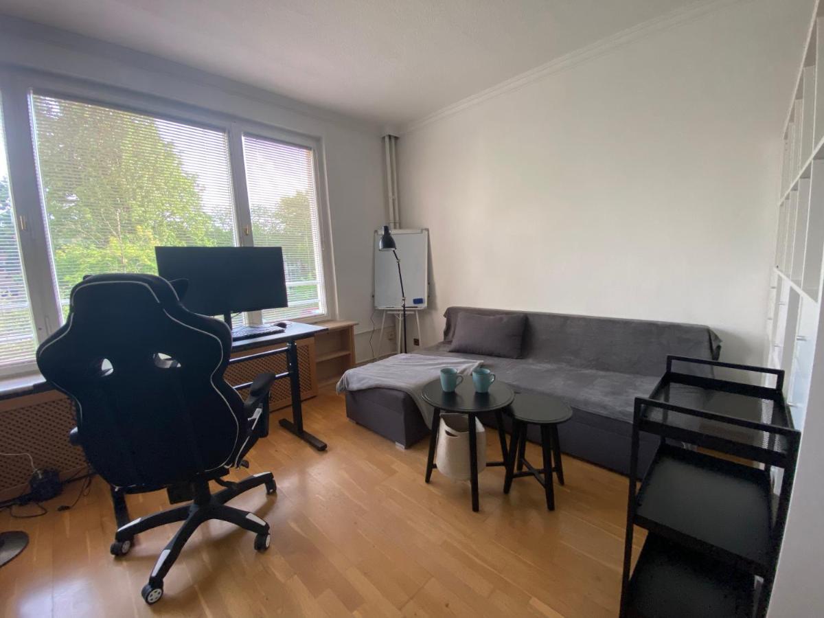 Apartment Modern Studio In With Garden Near Sea *