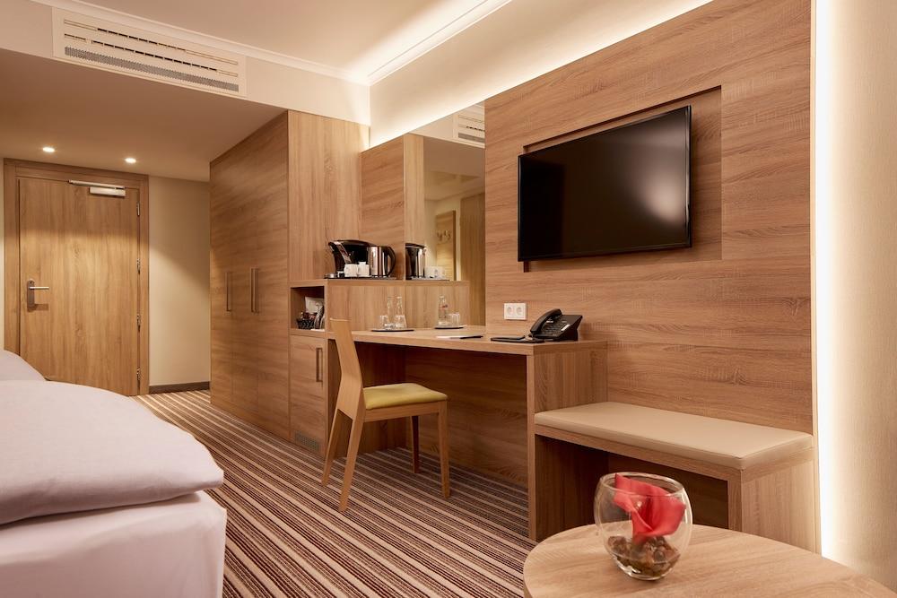 Hyperion Hotel