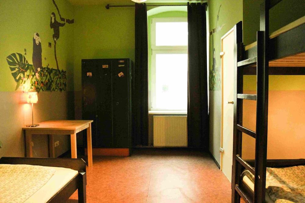 Sunflower Hostel *