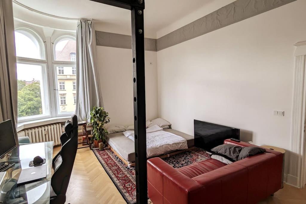 Modern Meets Classic - Near Volkspark Schoeneberg Apartment *