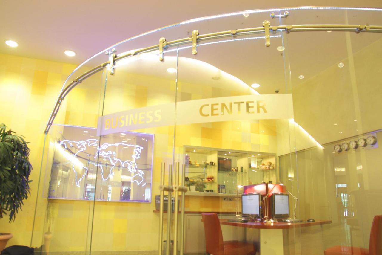 Steglitz International