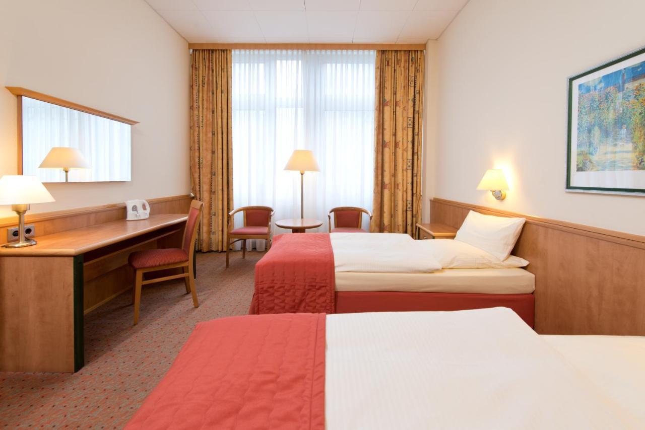 Steglitz International Hotel 4*