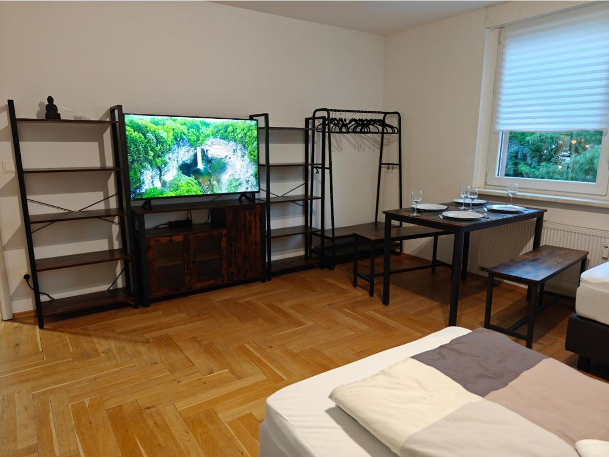 2br Apartment, Parking, Wi-fi, Tv In Karow * Berlin