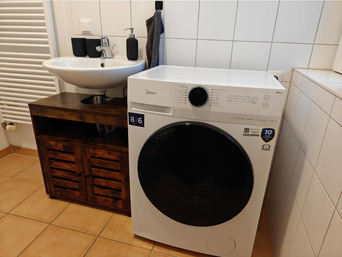 2br Apartment, Parking, Wi-fi, Tv In Karow Berlin