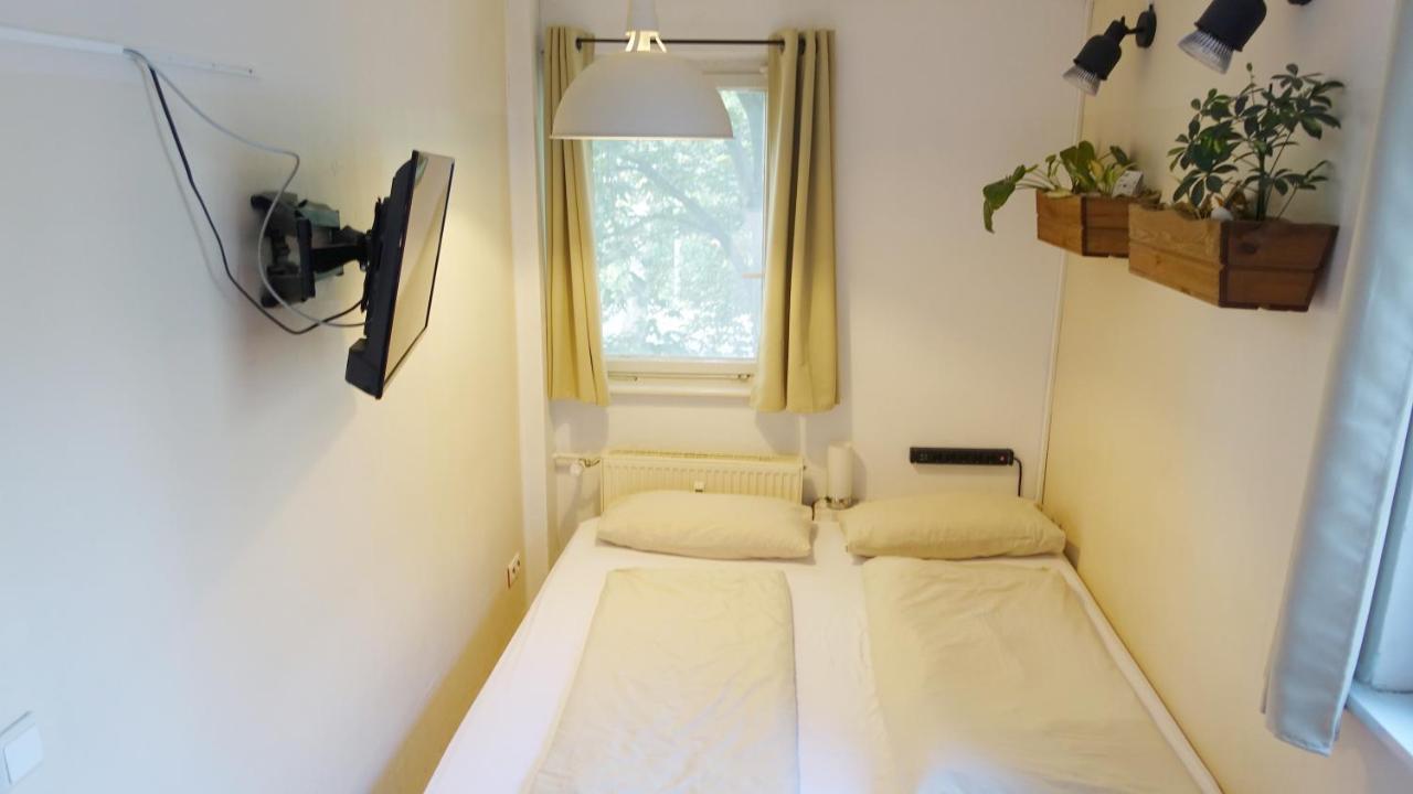 Privatunterkunft 1 Zimmer In Wohngemeinschaft, Netflix, Premium Kabelfernsehen, Küche Berlin