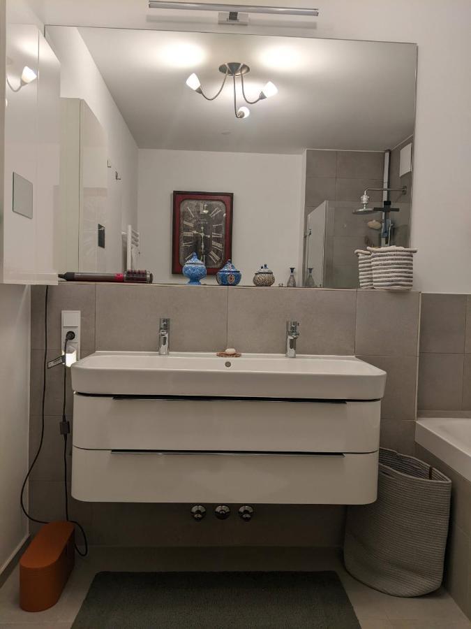 Either Private 2b2b Or Shared 1b1b, Luxury, Bright, Spacious * Berlin