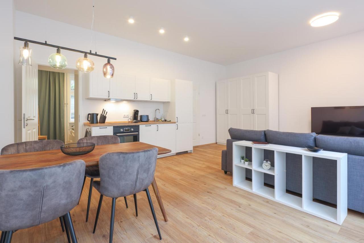 Apartment Neue 2-zi-apartment 15 Min Entfernung Zum Hbf Und Brandenburger Tor *