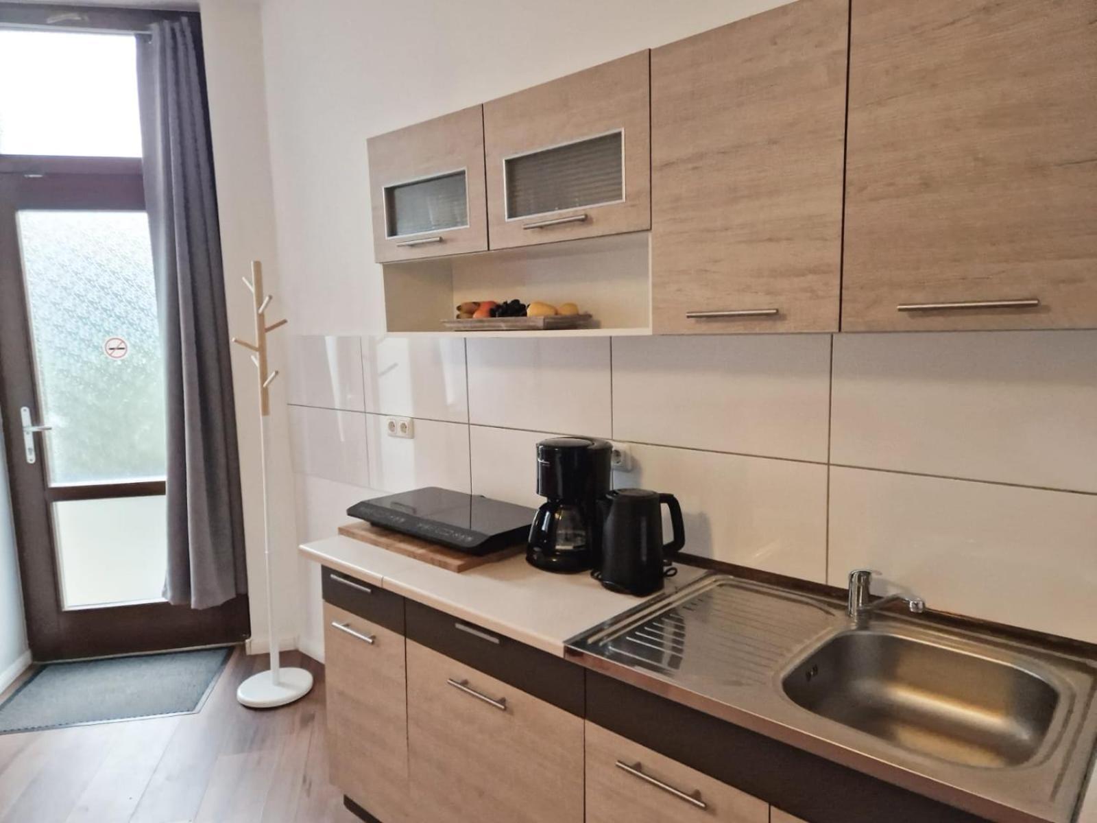 City Studio For 4, Near Sonnenallee Apartment