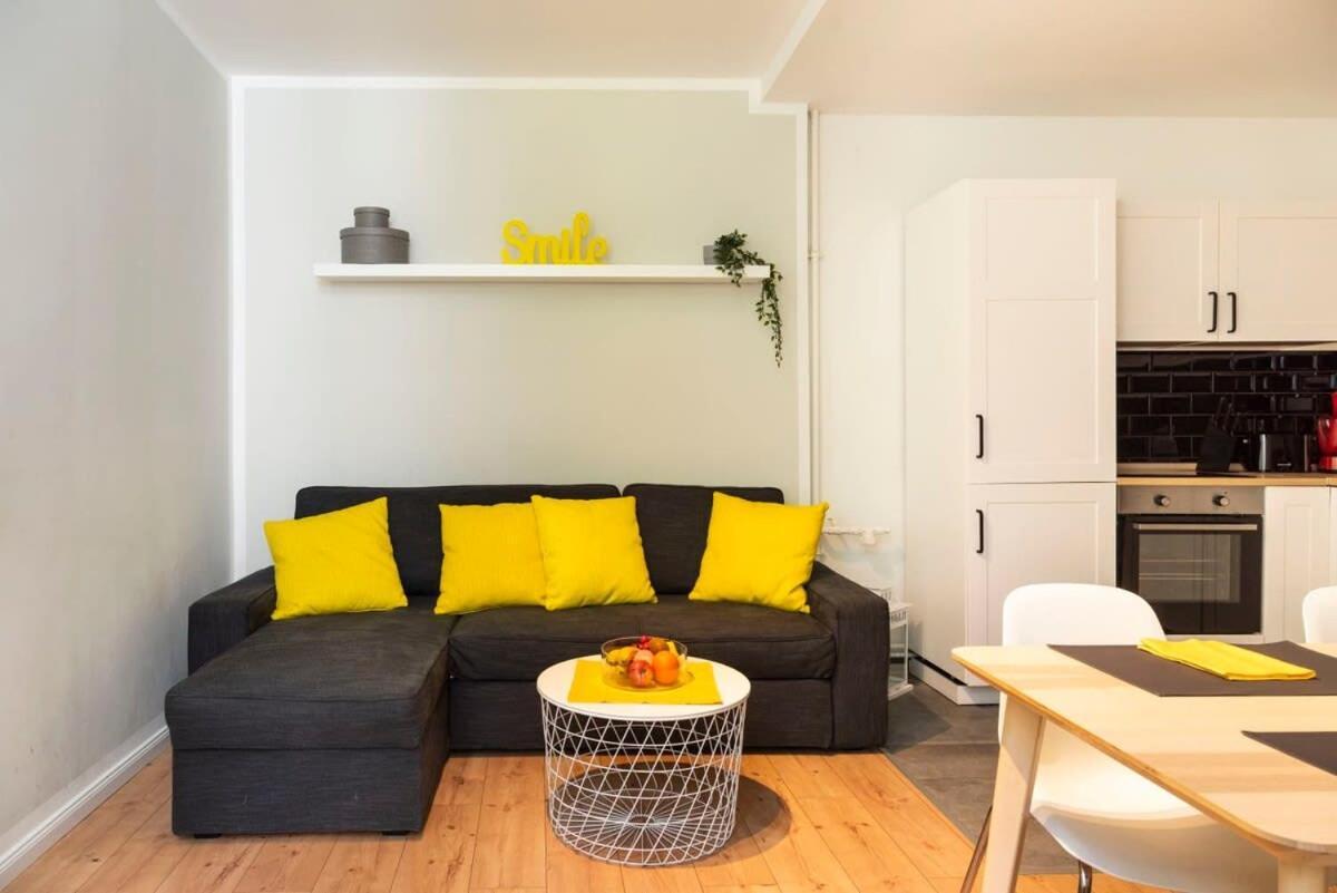Cosy Two Br Self Checkin Street Parking Apartment Berlin