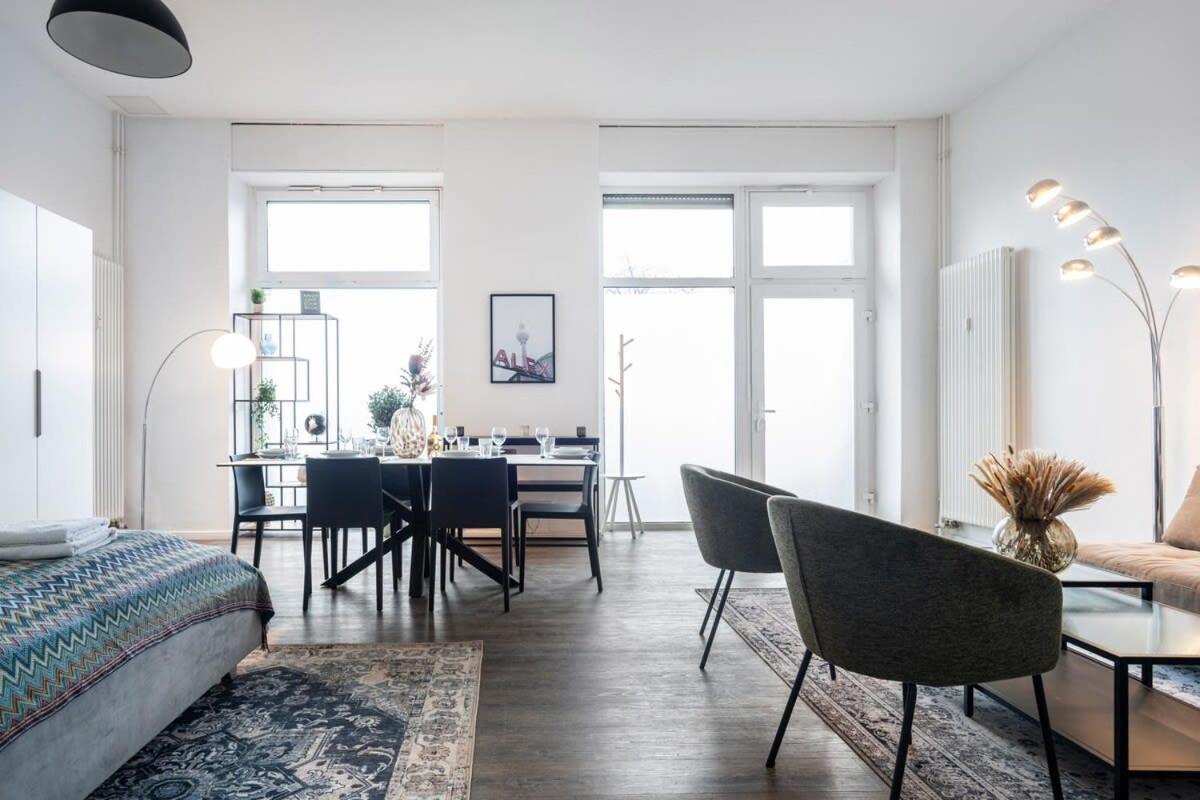 Homely - Spacious, Modern, S-bahn Nearby , Groups & Families Apartamento