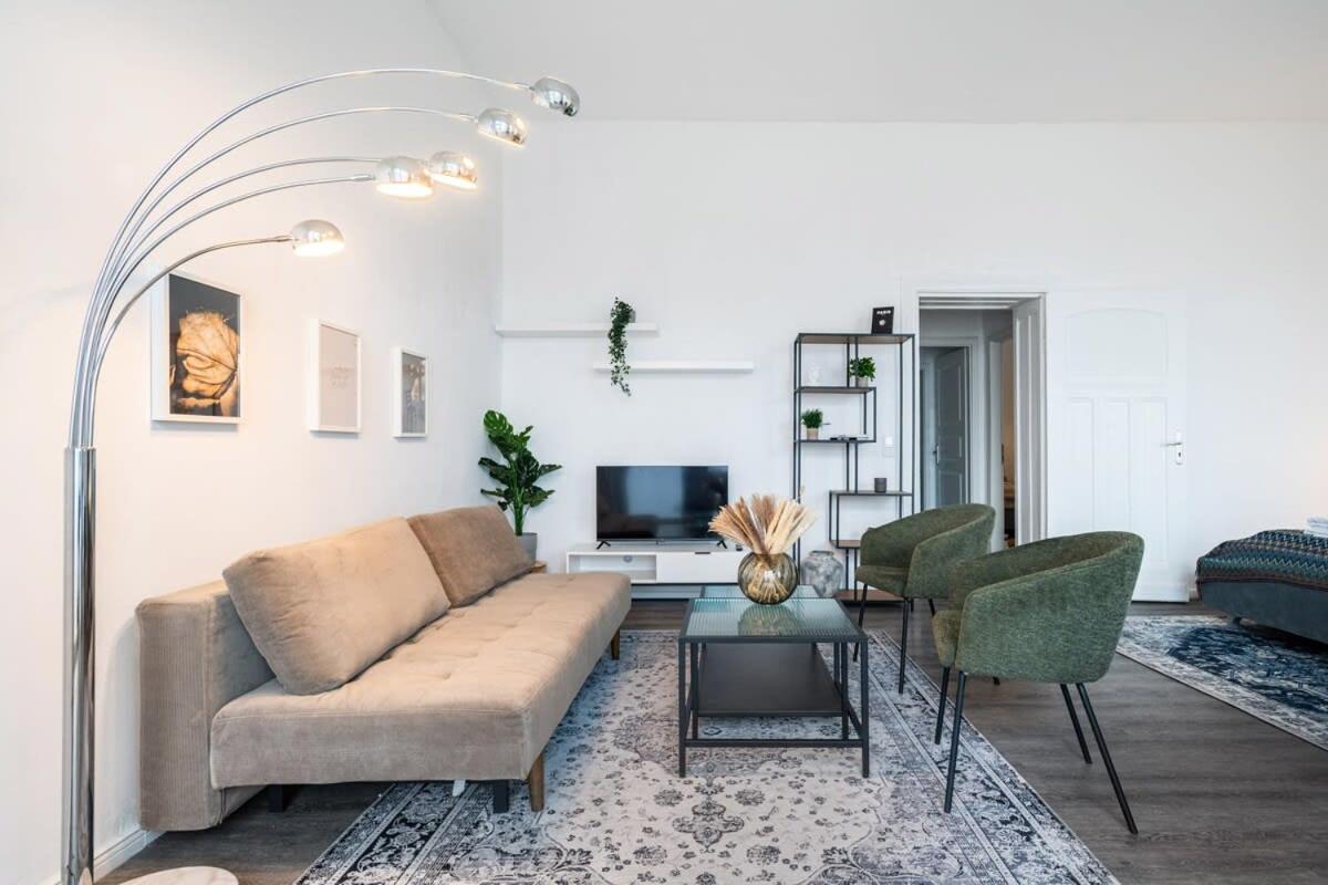 Homely - Spacious, Modern, S-bahn Nearby , Groups & Families *