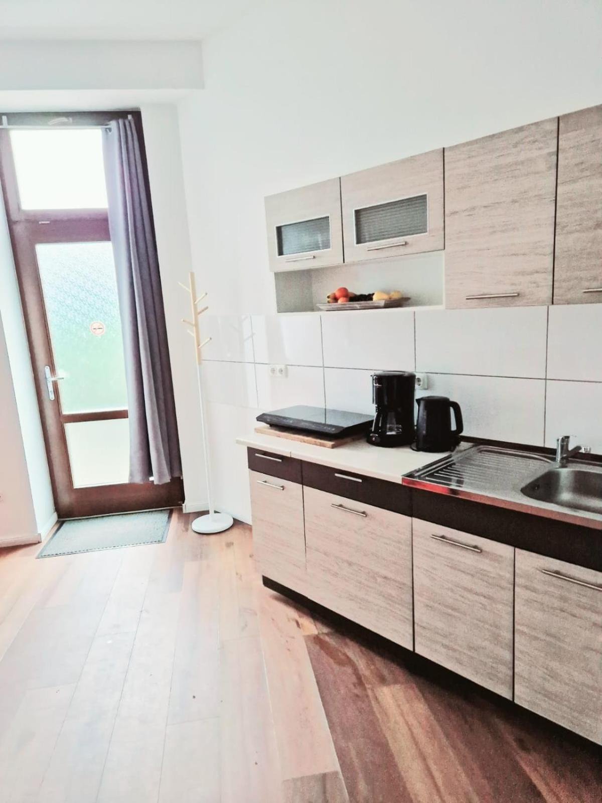 City Studio For 4, Near Sonnenallee Apartment *