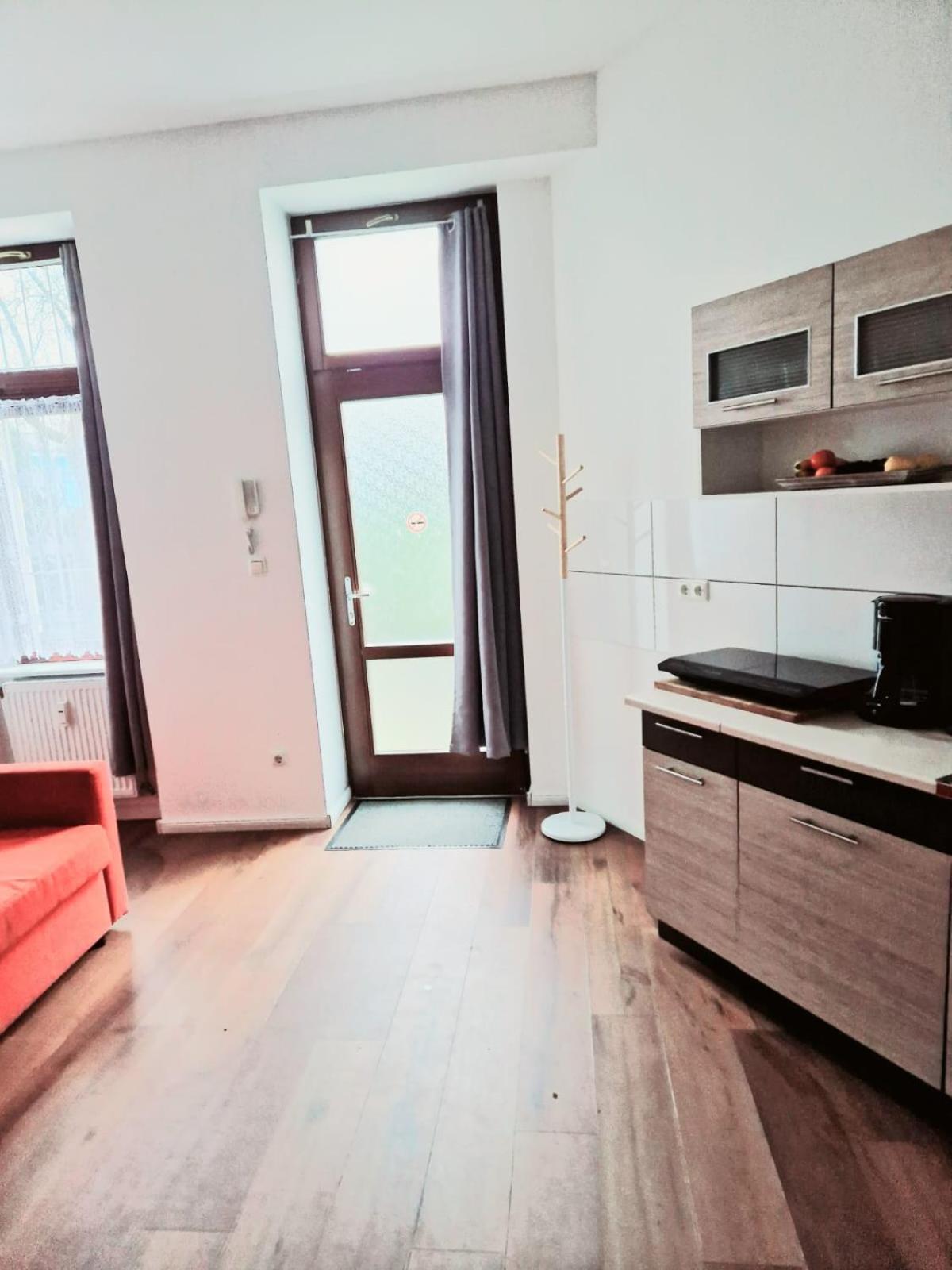 City Studio For 4, Near Sonnenallee Apartment Berlin