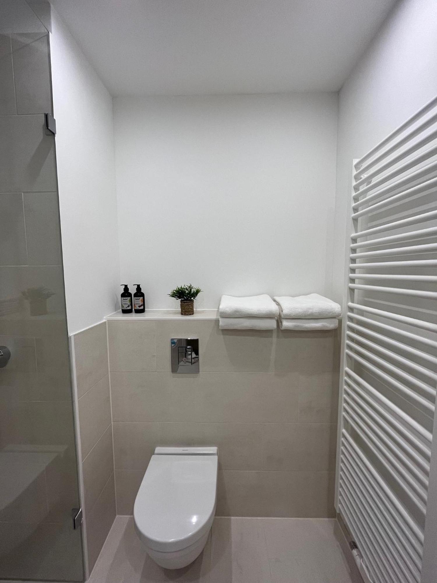 Mitte: Modern Bedroom / Ensuite Bath Privatunterkunft Berlin
