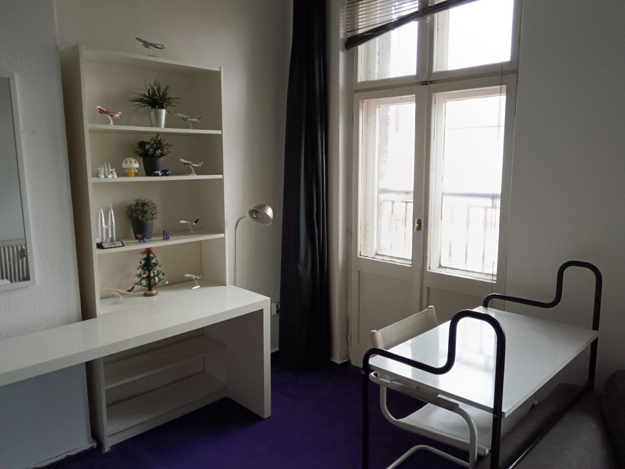 Private Bedroom Near Alexanderplatz In Sharing Berlim
