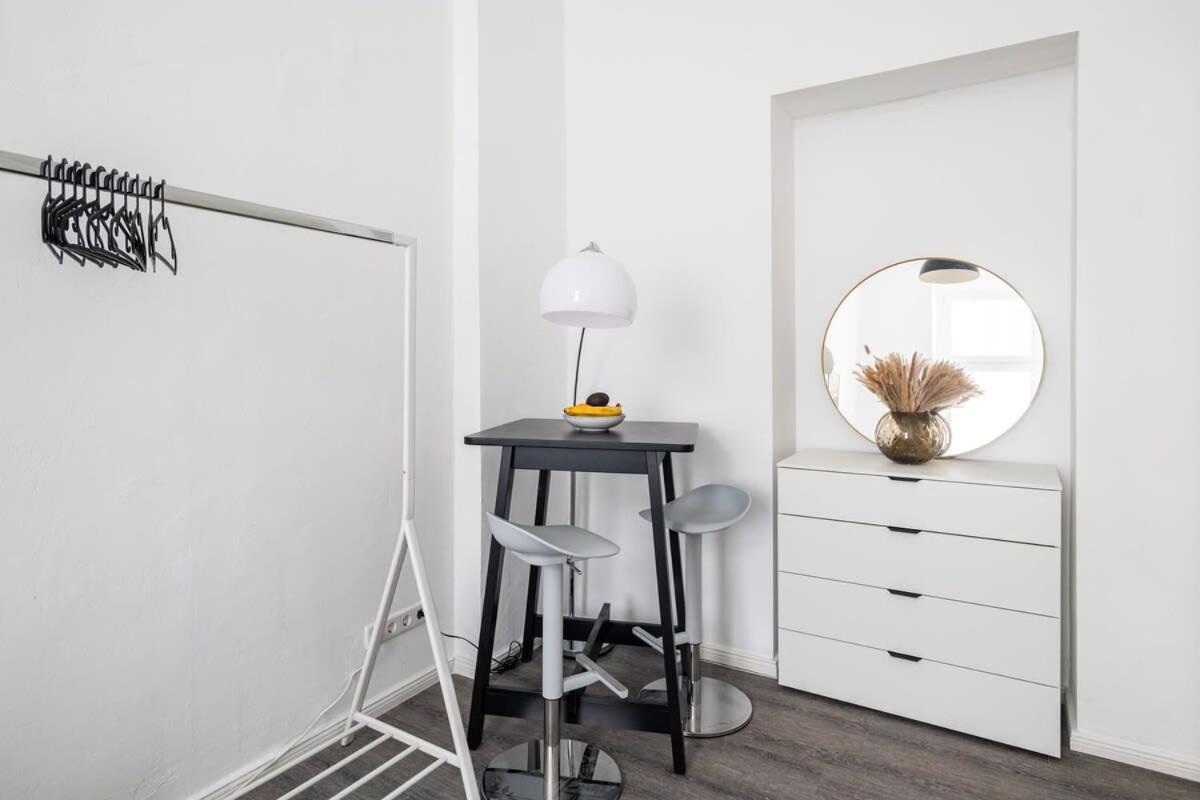 Apartamento Homely - Spacious, Modern, S-bahn Nearby , Groups & Families *
