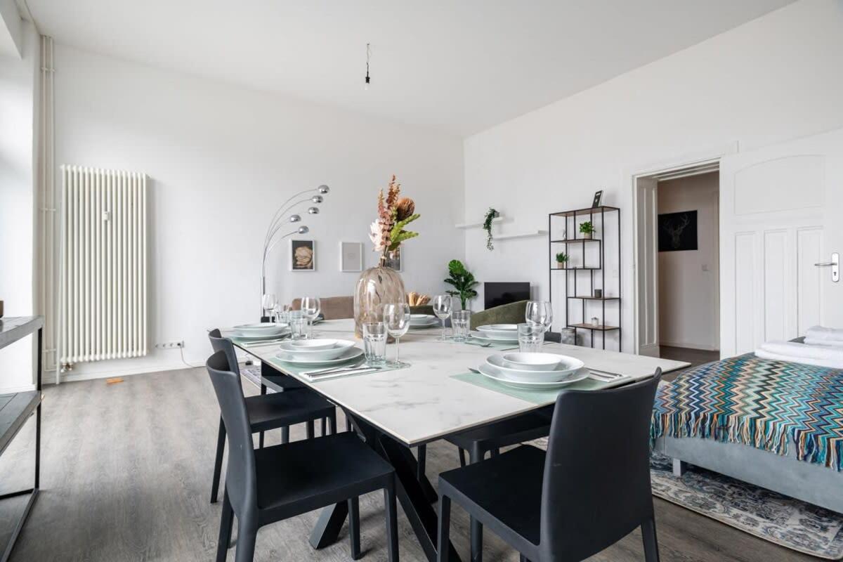 Homely - Spacious, Modern, S-bahn Nearby , Groups & Families * Berlim