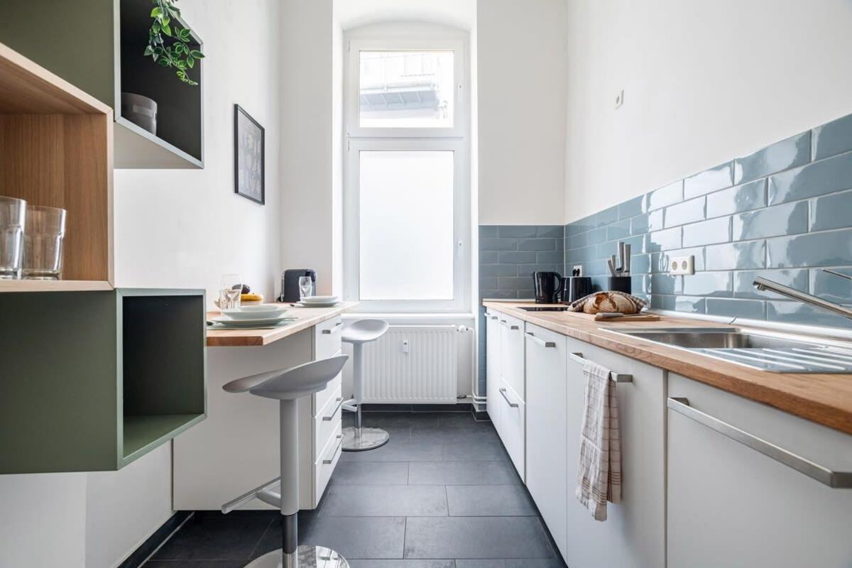 Homely - Spacious, Modern, S-bahn Nearby , Groups & Families Berlim