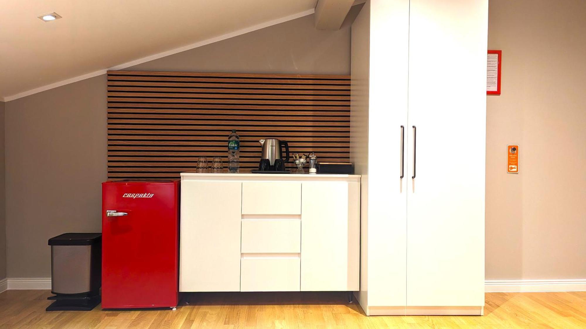 3 Rooms - Zimmervermietung Naehe Flughafen Ber - Gratis Wlan, Parken & Netflix Homestay