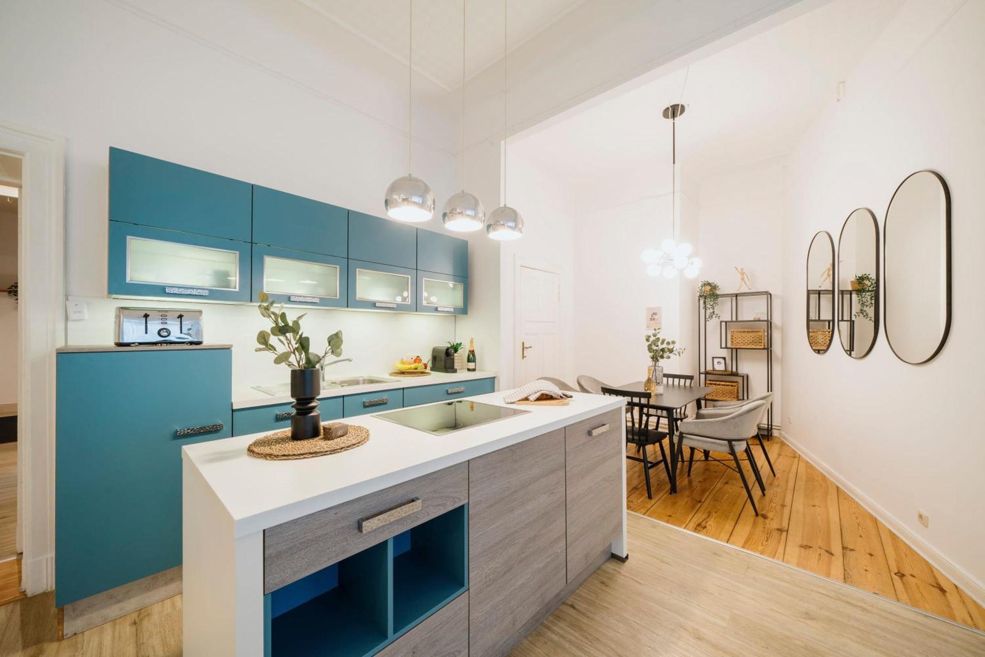 Homely - Luxurious, Spacious, Near Victory Column, River Apartment