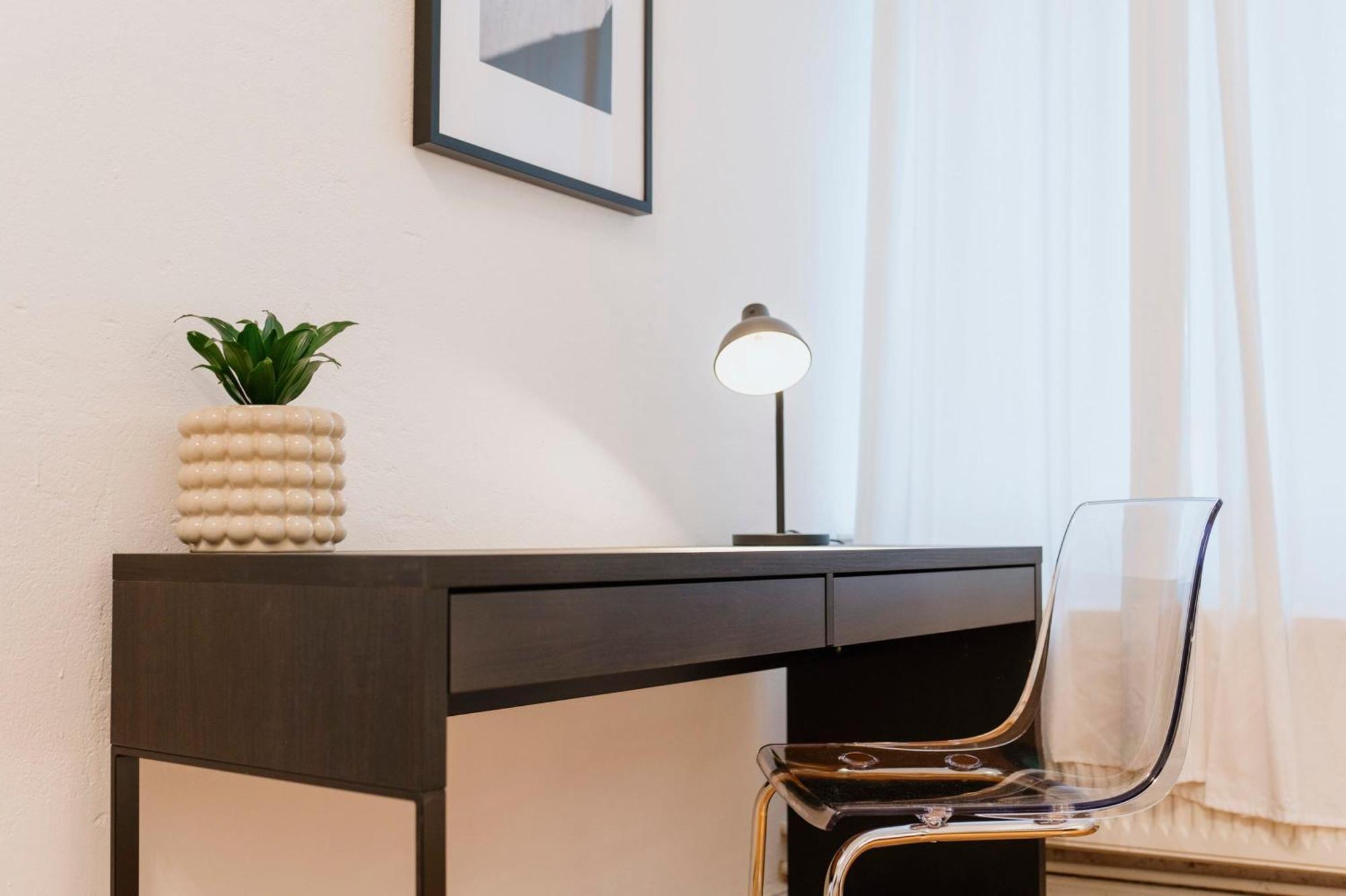 Apartment Homely - Luxurious, Spacious, Near Victory Column, River *