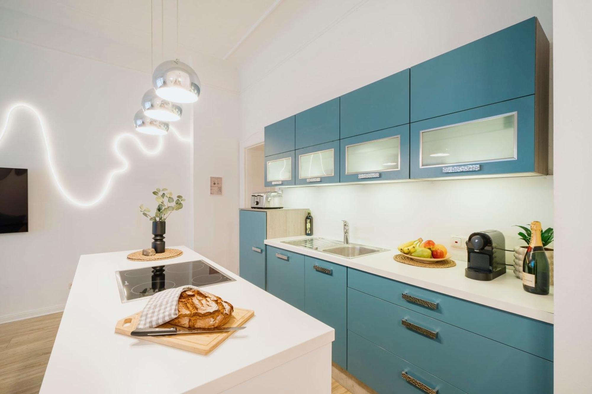 Homely - Luxurious, Spacious, Near Victory Column, River Apartment Berlin