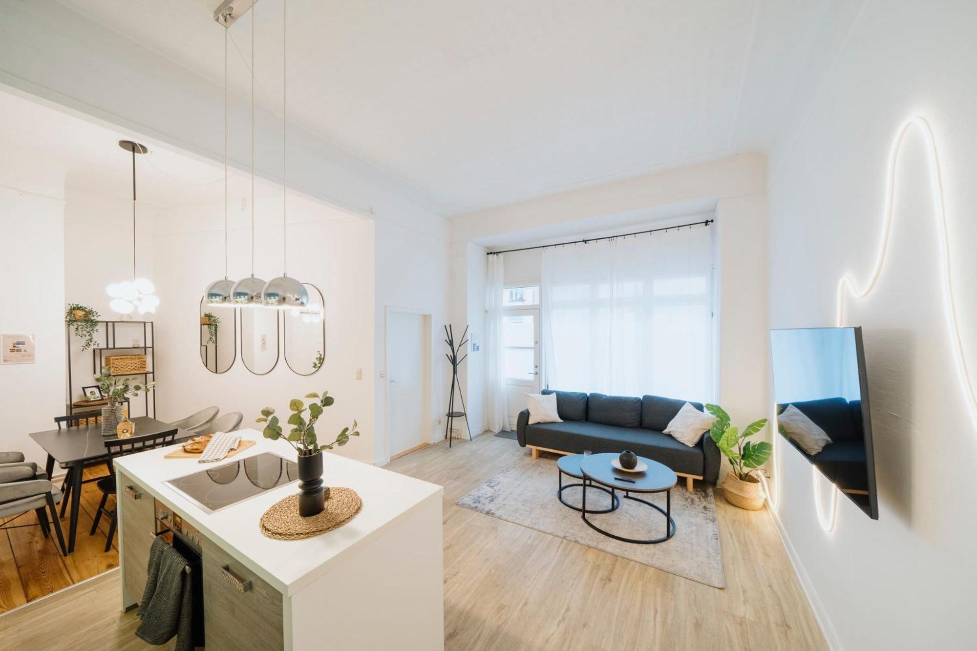Homely - Luxurious, Spacious, Near Victory Column, River Apartment Berlin