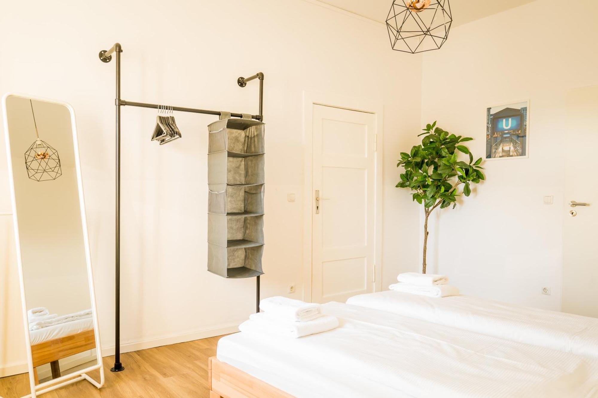 Three Bedroom Big Kitchen Selfcheckin Street Parking Apartment Berlin