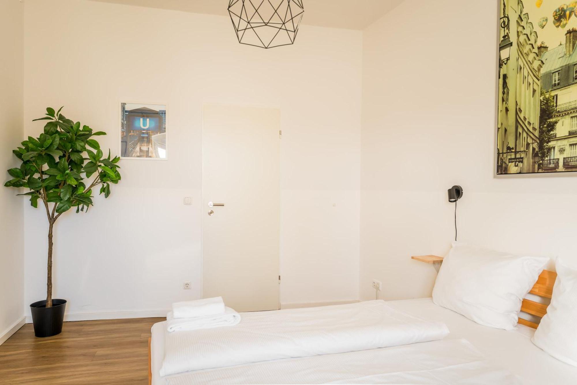 Apartment Three Bedroom Big Kitchen Selfcheckin Street Parking *