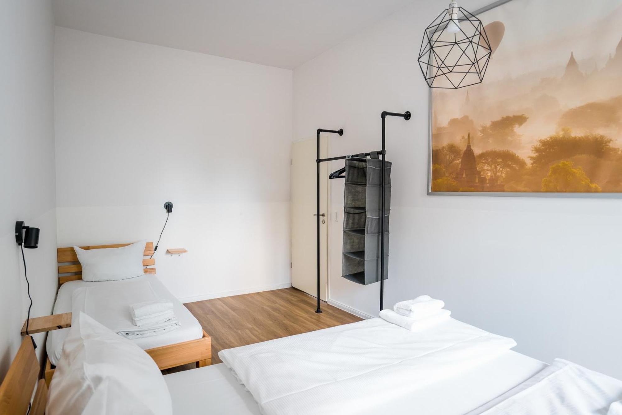 Three Bedroom Big Kitchen Selfcheckin Street Parking Apartment Berlin