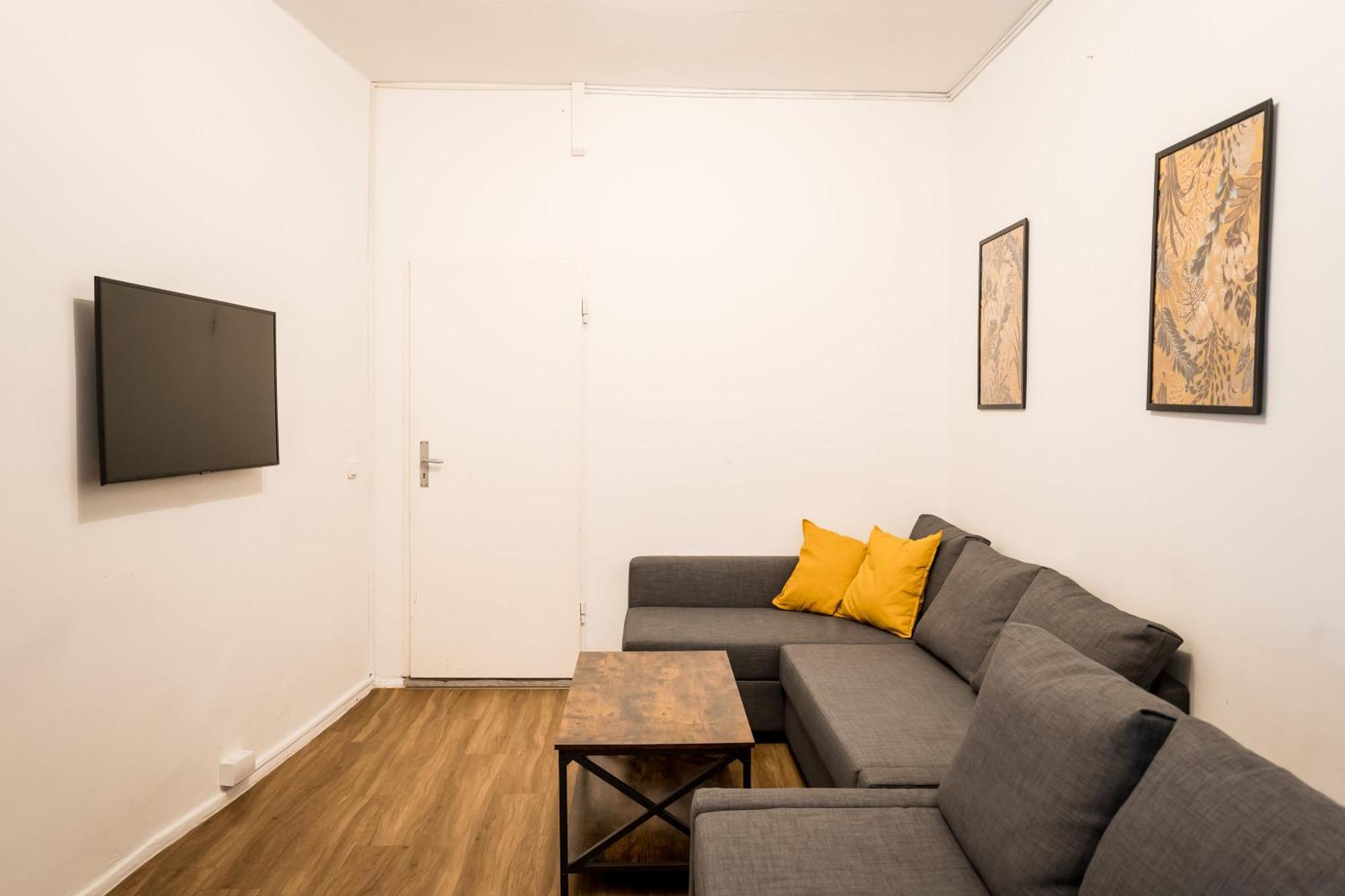 Apartment Three Bedroom Big Kitchen Selfcheckin Street Parking *