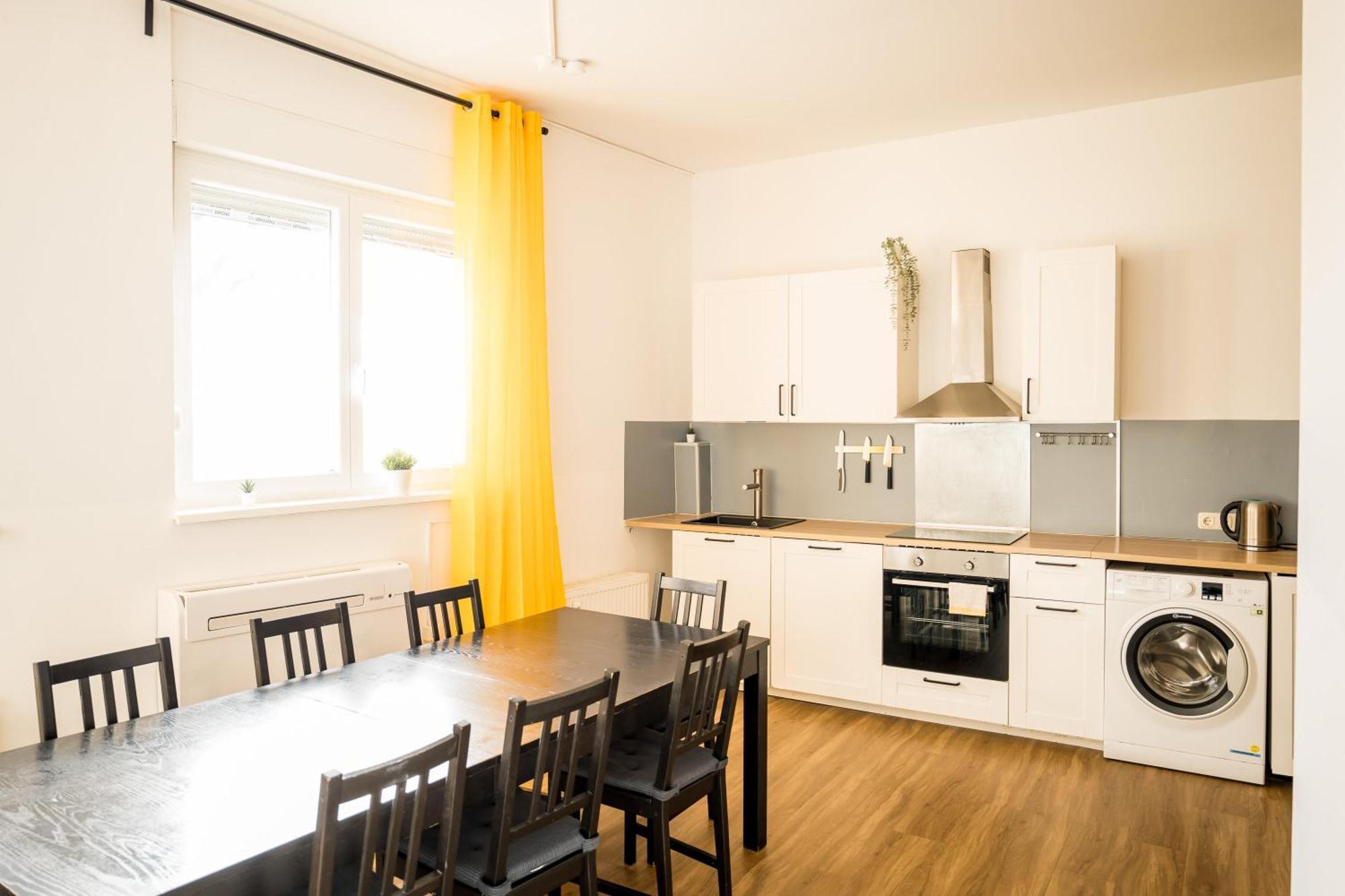 Three Bedroom Big Kitchen Selfcheckin Street Parking Berlin