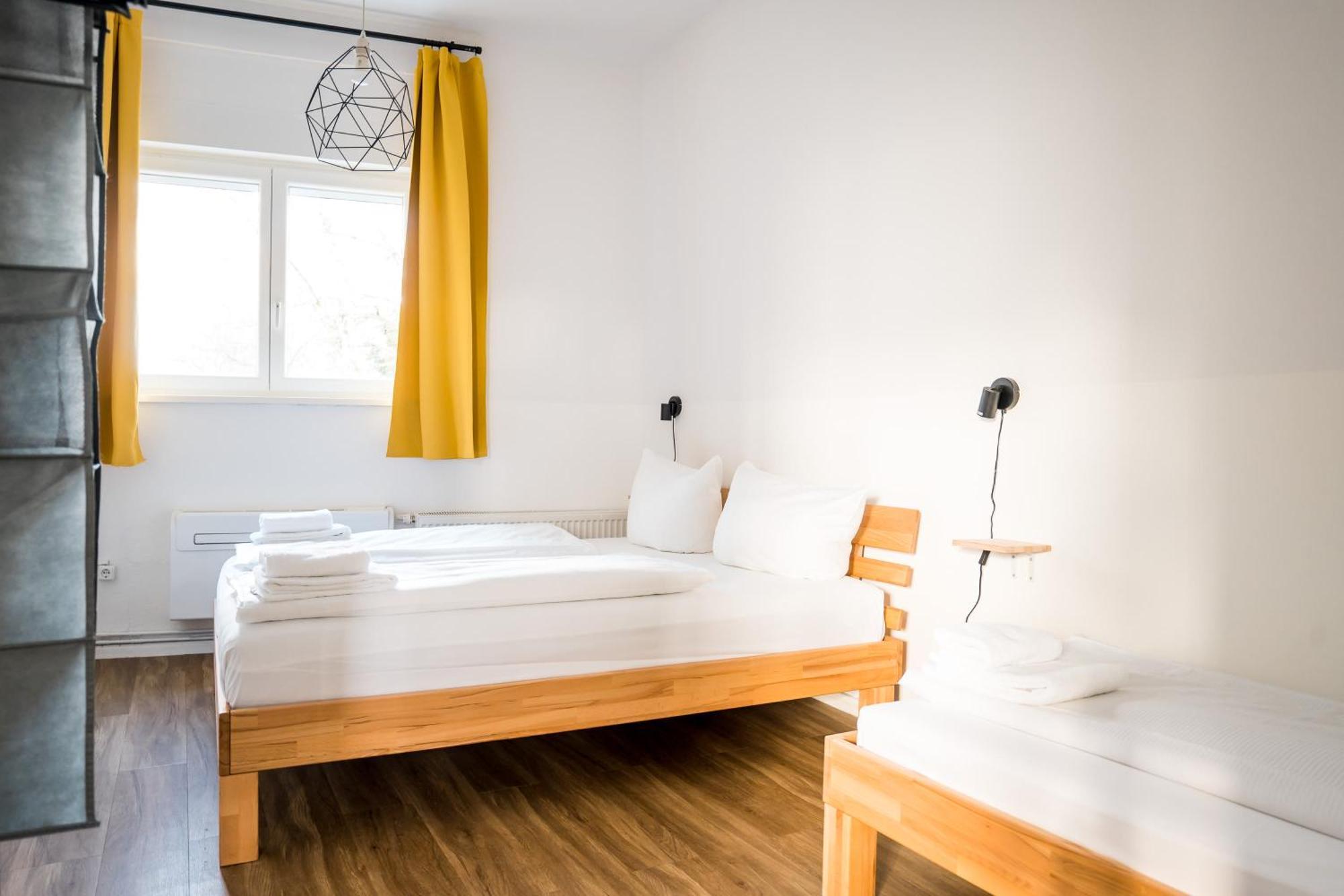 Apartment Three Bedroom Big Kitchen Selfcheckin Street Parking *