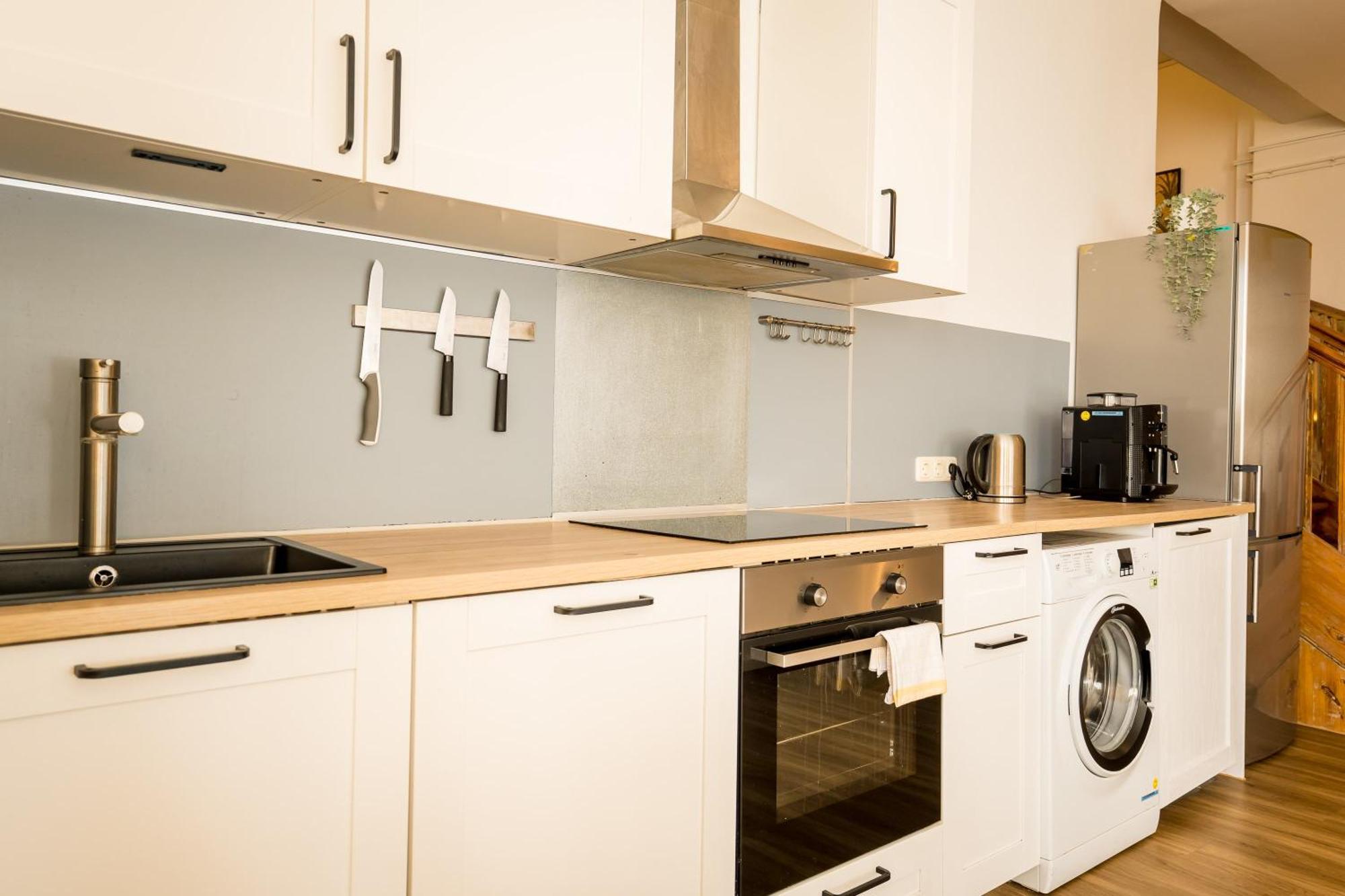 Apartment Three Bedroom Big Kitchen Selfcheckin Street Parking