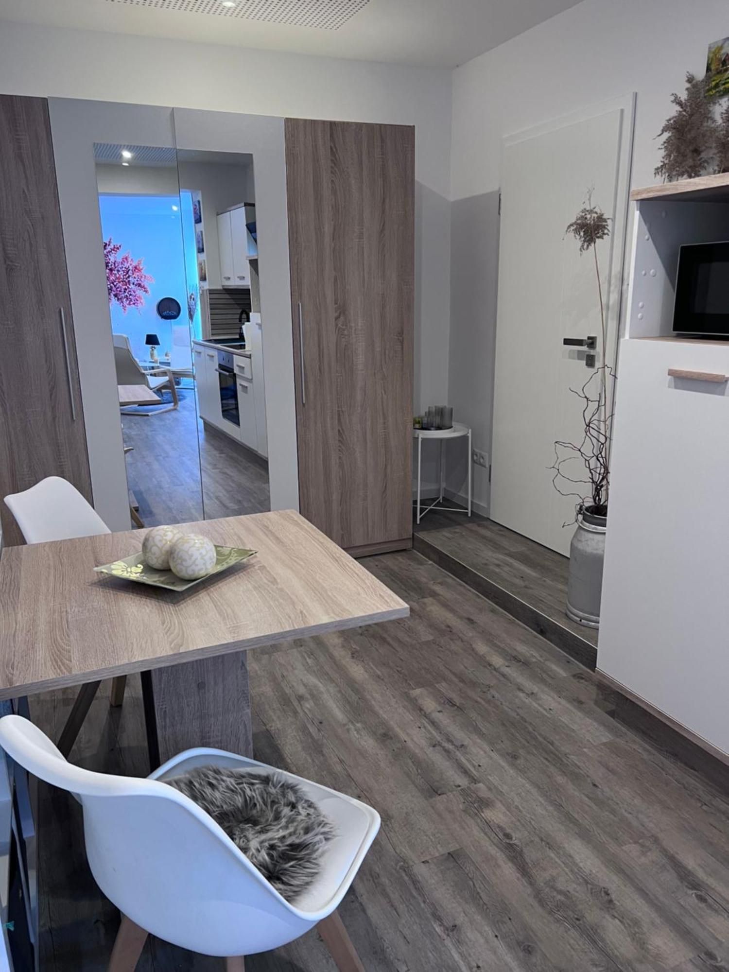 Zwischen Wald Und Wasser Mit Grossem Wasserbett & E-kamin * Berlin