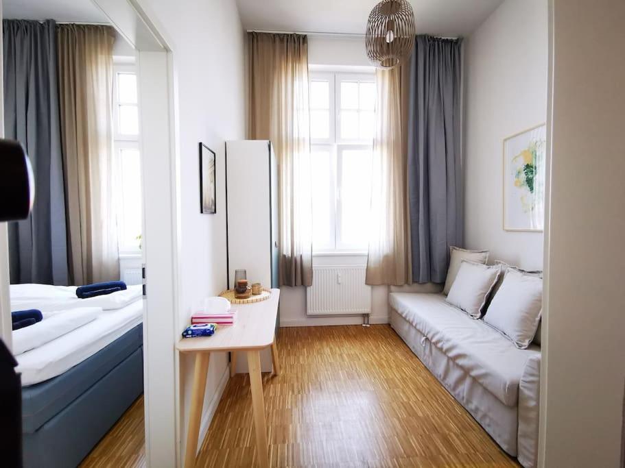 Apartment Sc 07 By Rockchair L Superhost Status L 2,5 Bedrooms Boxspringbeds Balcony Elevator Welcomes You! Berlin
