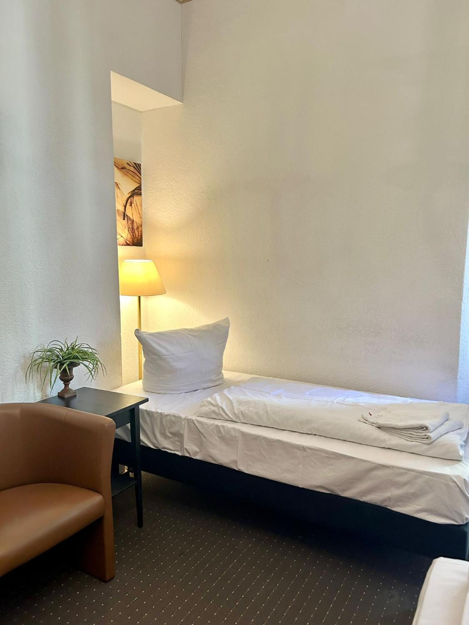 Adam Hotel
