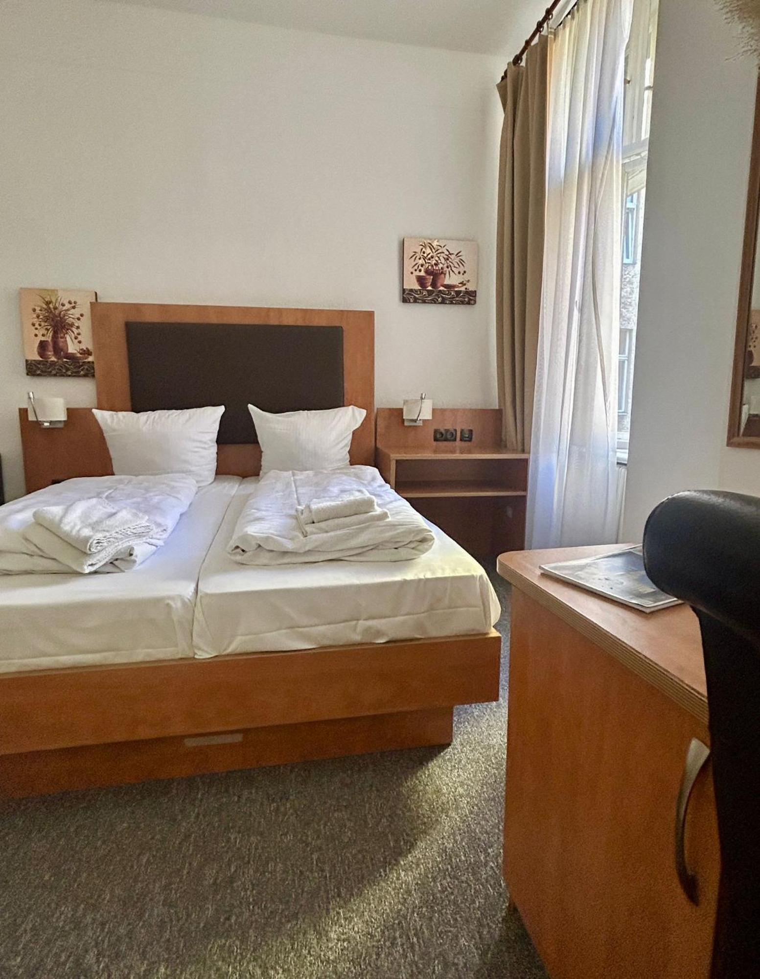 Adam Hotel