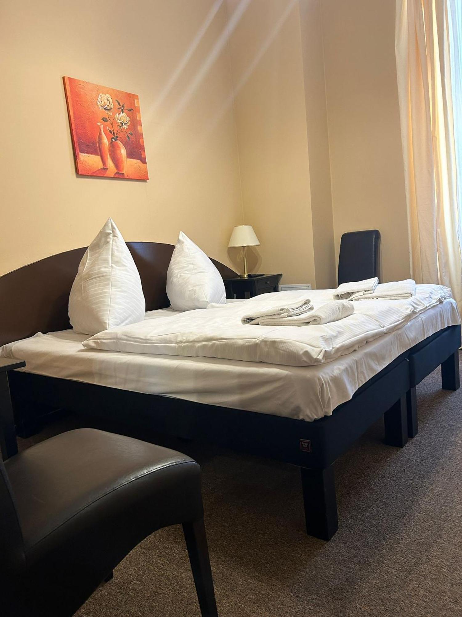 Adam Hotel