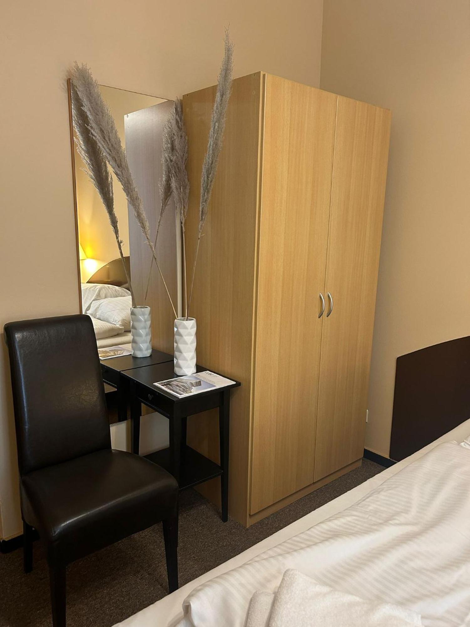 Adam Hotel