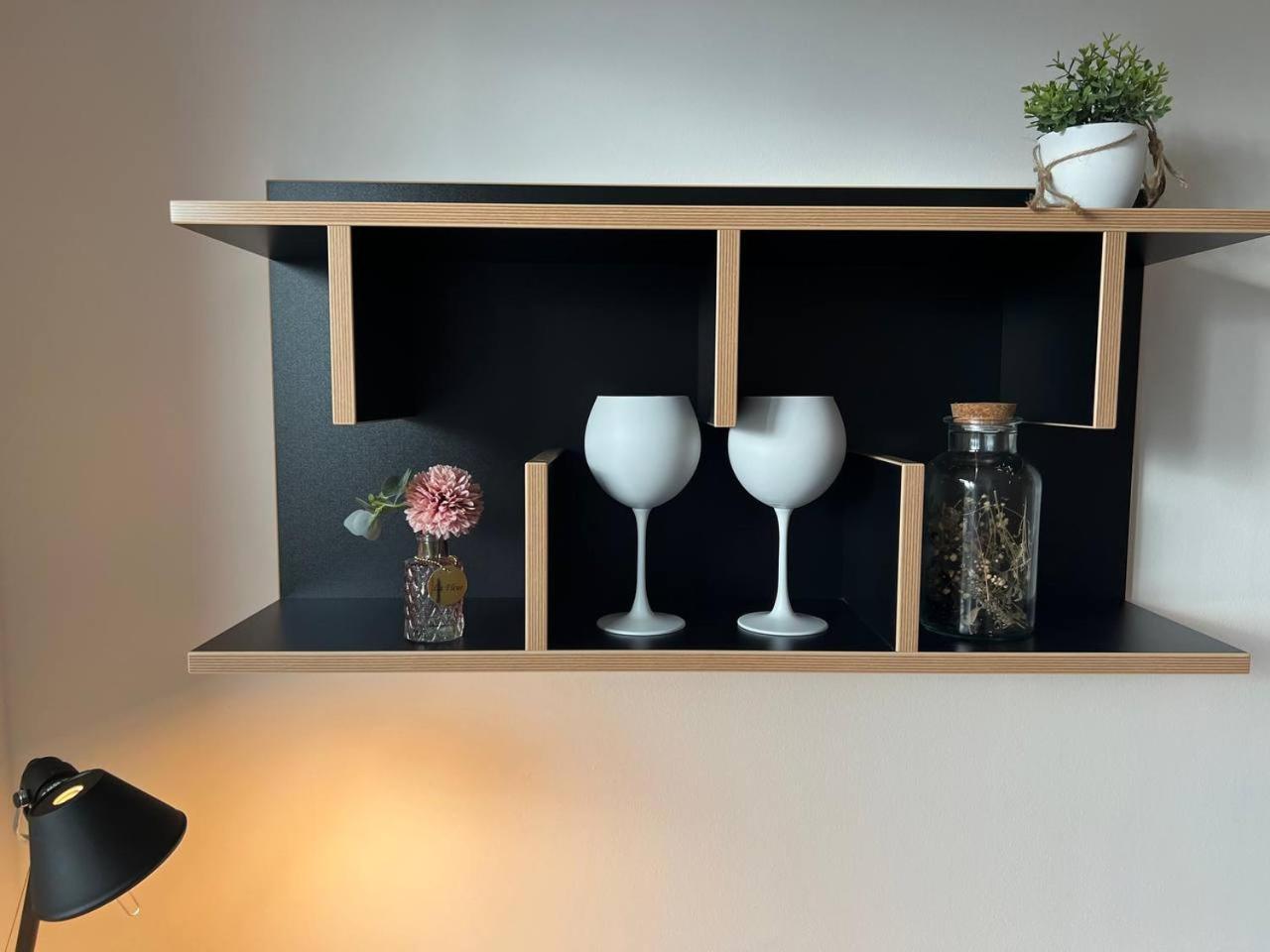 Cozy Modern Next To Easy Side Galley Apartment