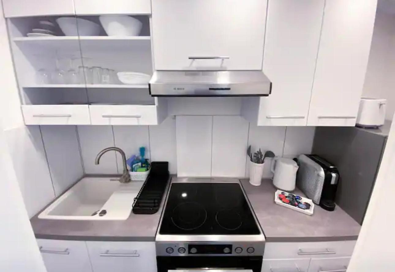 Ku'damm Sunny Studio Apartment *