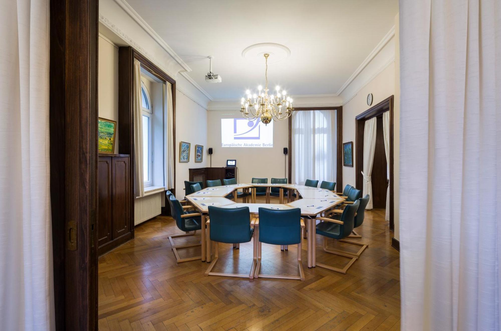 Hotel Europäische Akademie 3*