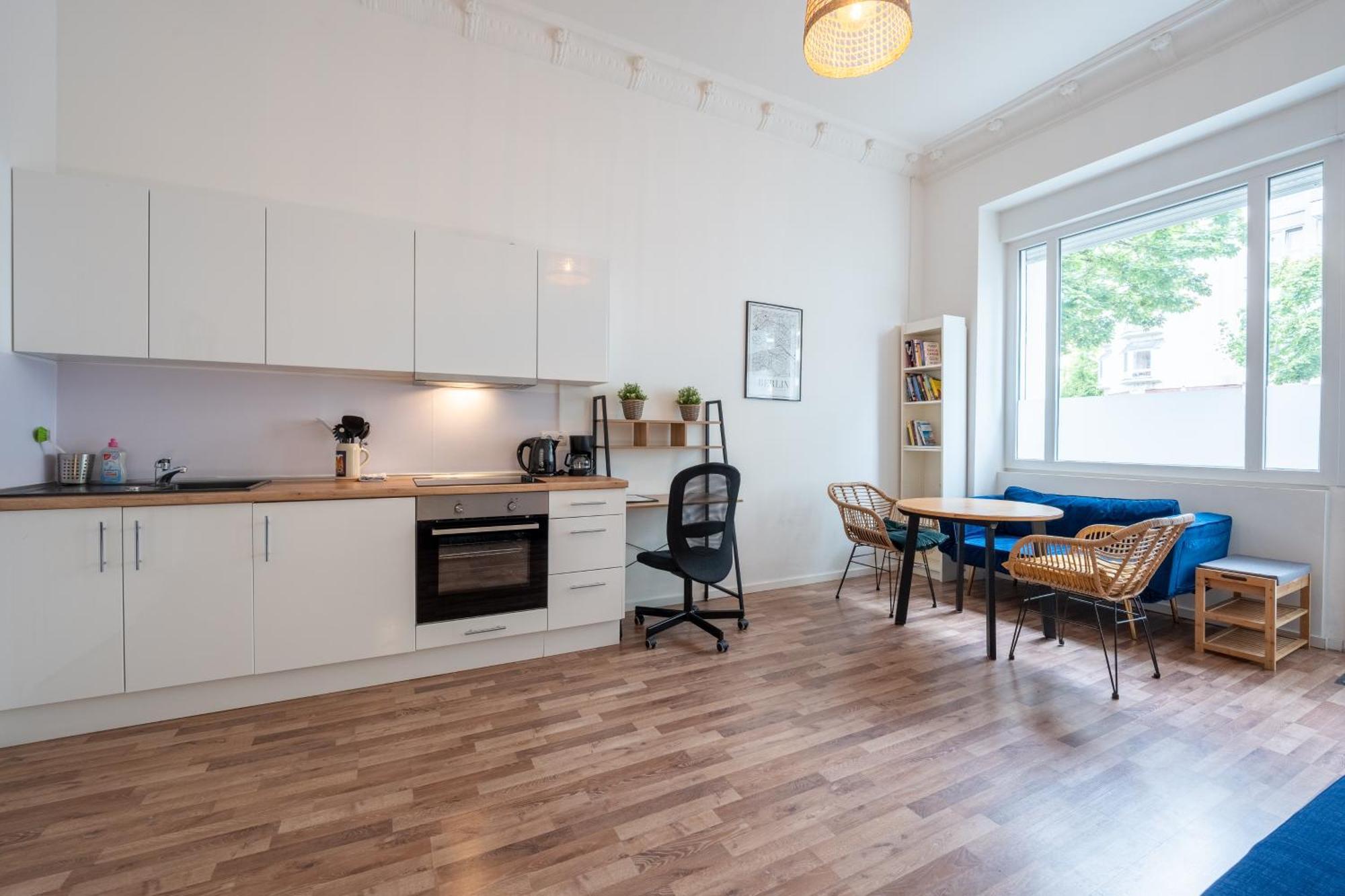 Apartment Modern, Flat With Workspace