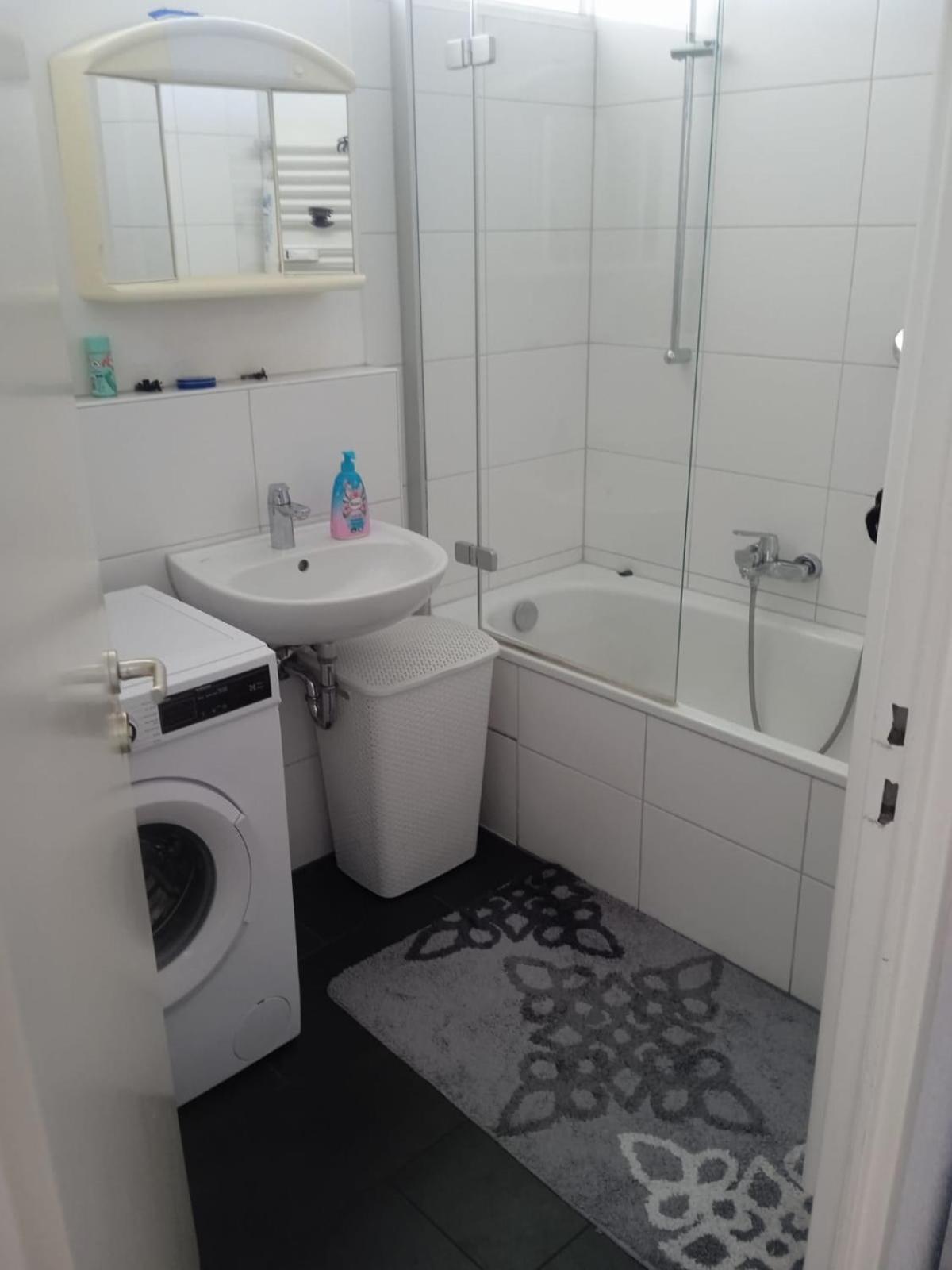 Leonardo Apartment *