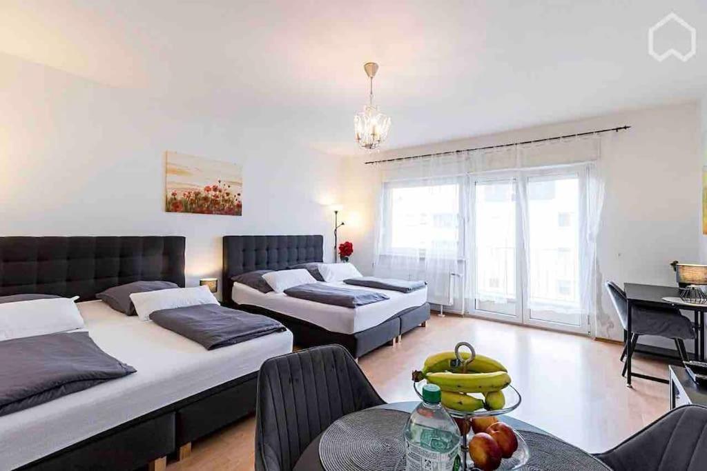Modern & Bright +parking @kurfuerstendamm Apartment *