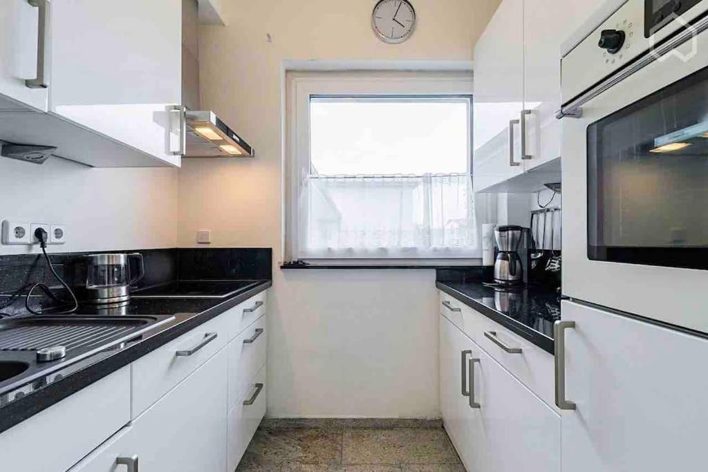 Modern & Bright +parking @kurfuerstendamm Apartment